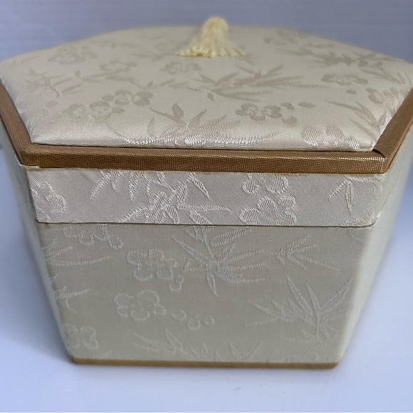 Gold fabric hexagon keepsake box - Picture 9 of 14